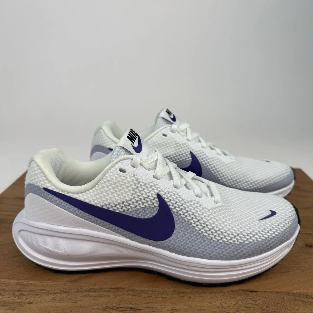 New NIB Womens Nike Revolution‎ 8 White Atheltic Running Sneakers Shoes Size 6 W